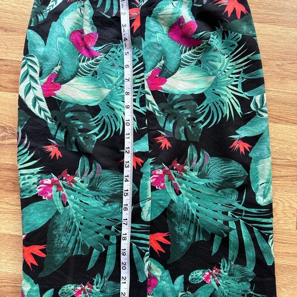 Lord & Taylor cotton multi color jungle print pencil skirt - Picture 5 of 6